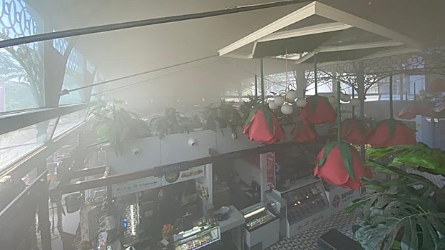 Humo en el interior del Mercado Victoria