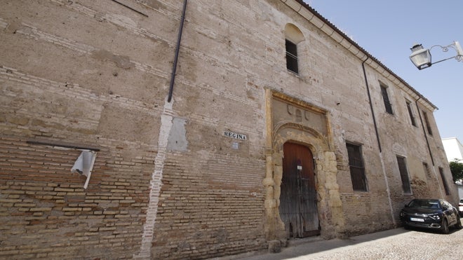 Puerta barroca de Regina