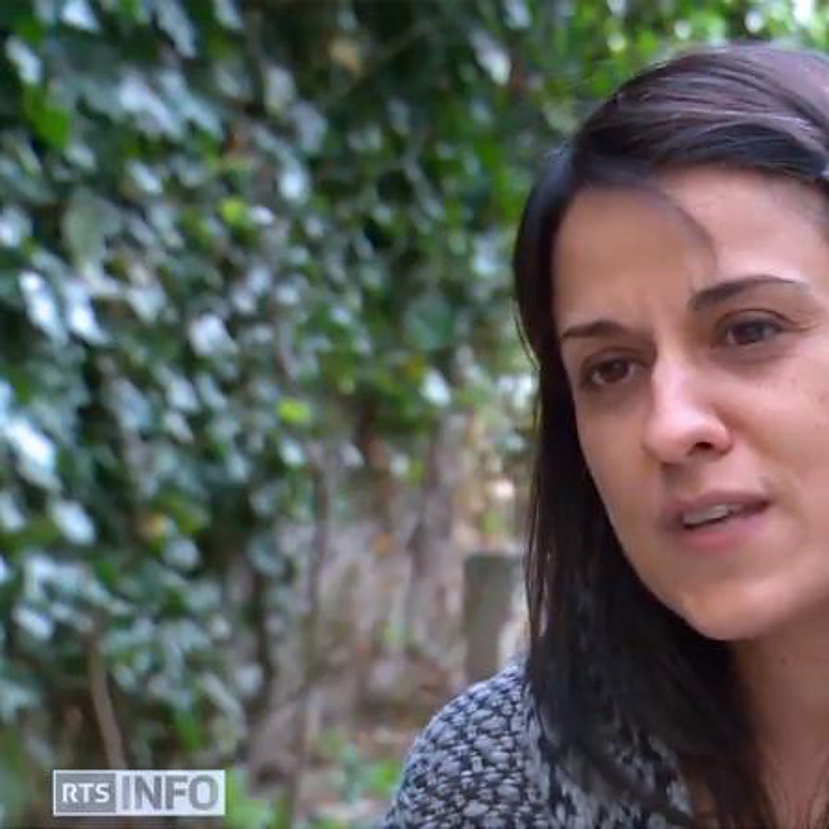 Anna Gabriel regresa de Suiza para entregarse ante el Supremo y Llarena la deja en libertad