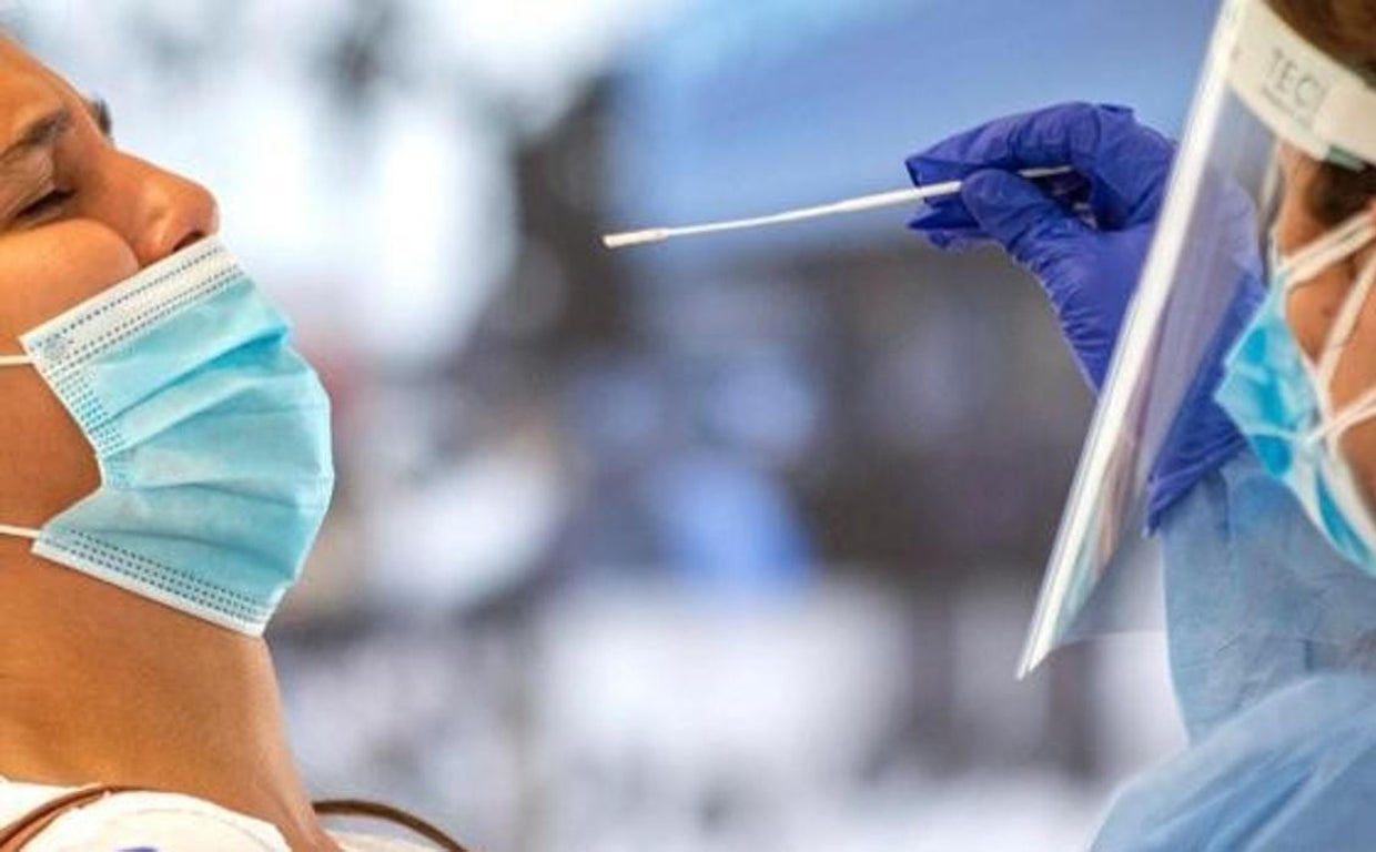 Un ciudadano se somete a una prueba de Covid