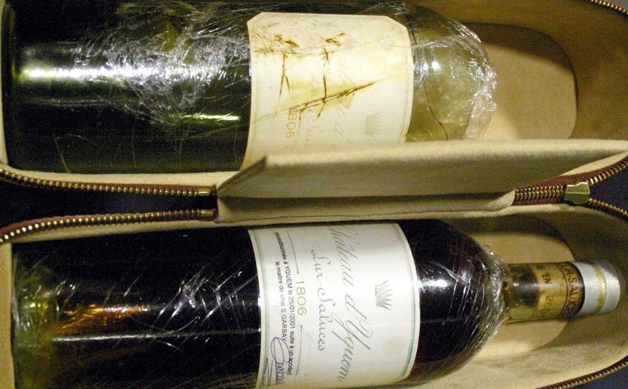 Arriba, la botella de Château d'Yquem 1806 sutraída