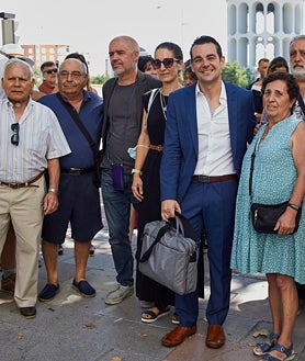 Imagen secundaria 2 - Varias imágenes de la concentración de ayer