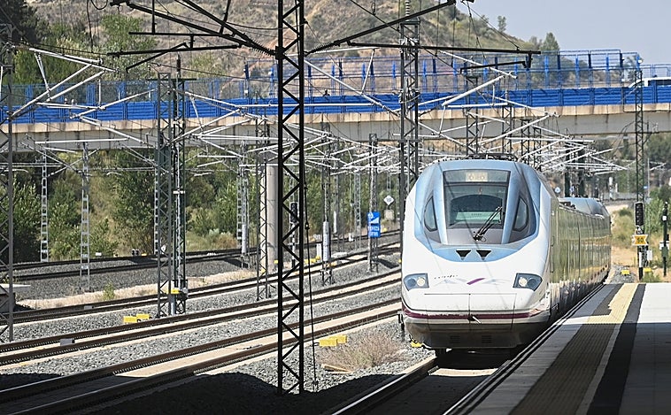 El AVE llega puntual a Burgos con siete años de retraso