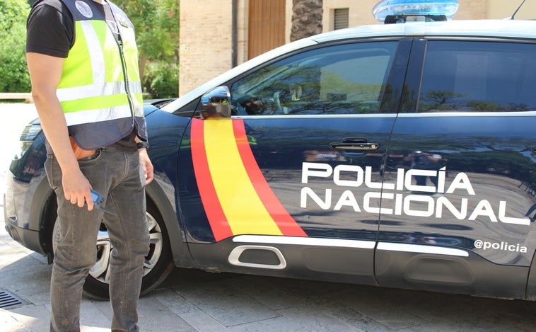 La Policía Nacional sorprende in fraganti a dos jóvenes croatas intentando robar en un edificio en Valencia