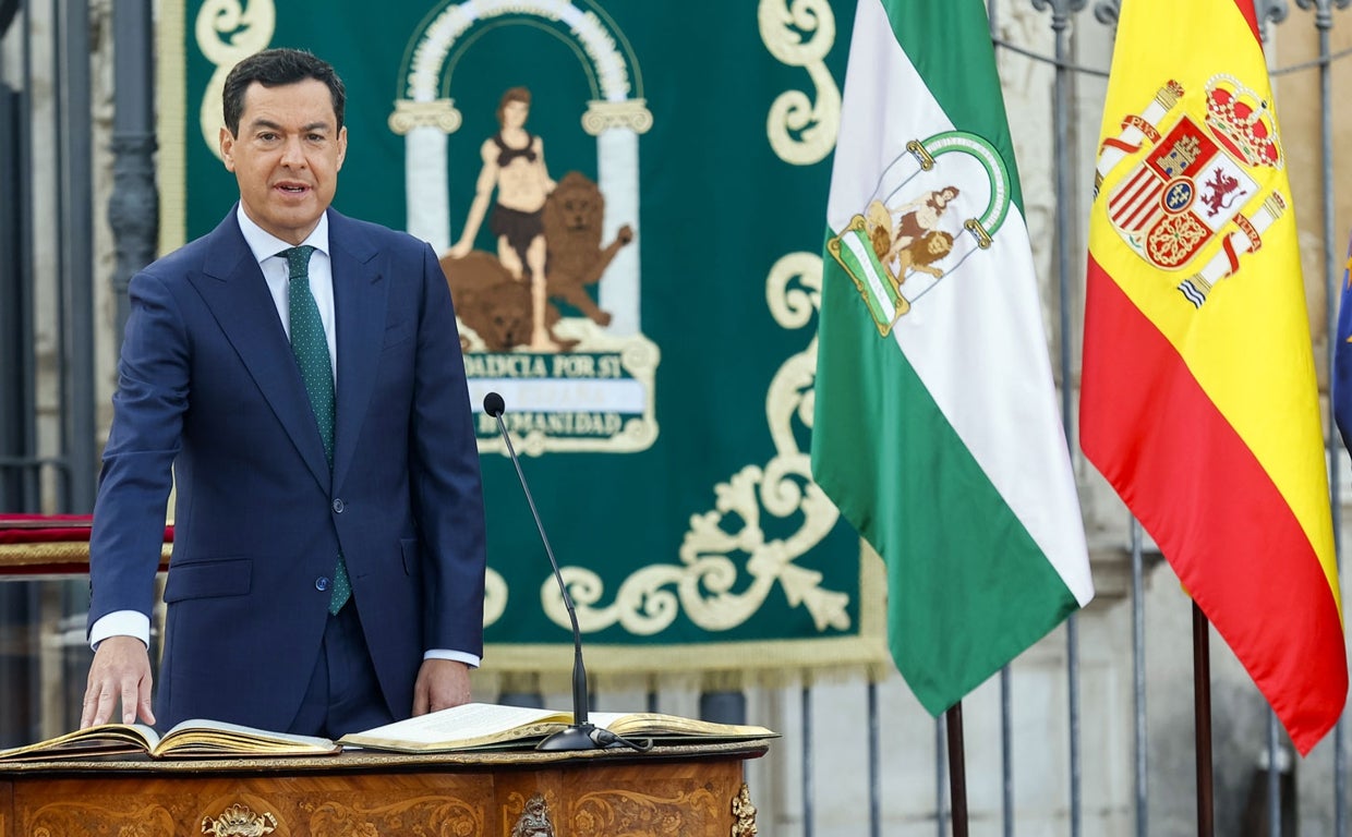 Juanma Moreno, este sábado en su toma de posesión frente a San Telmo