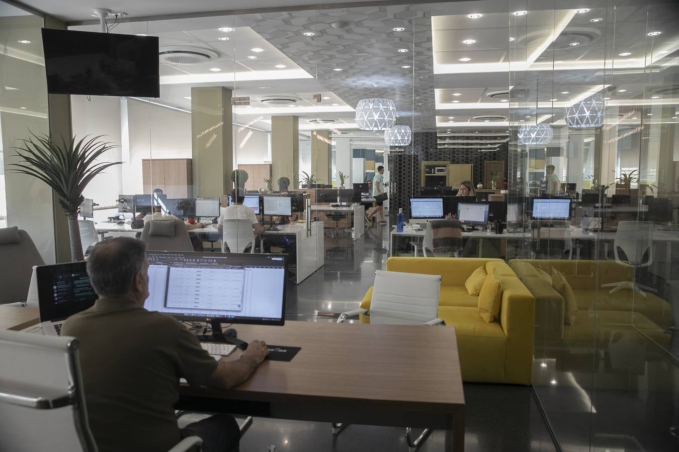 La maquinaria en auge del Parque Joyero de Córdoba, en imágenes