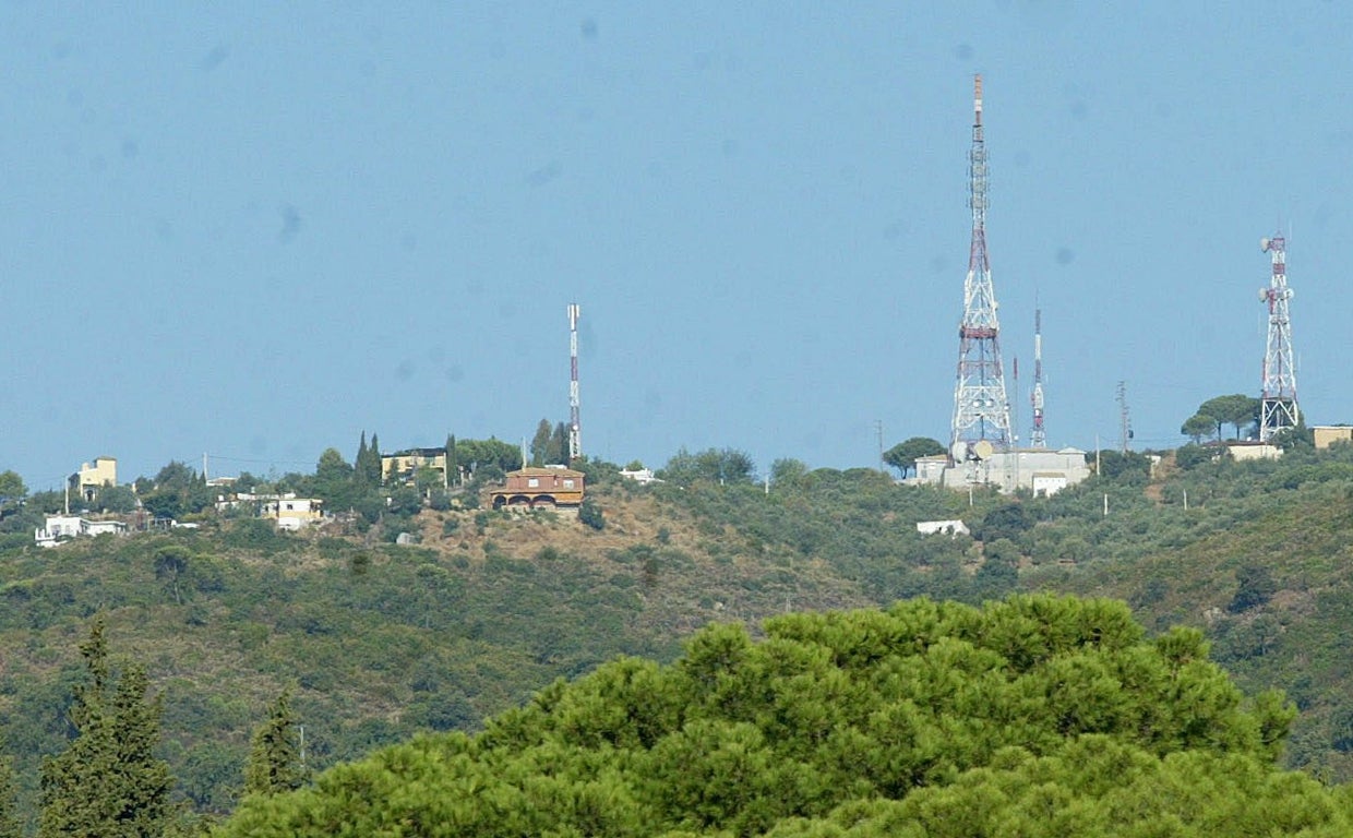 El cerro San Cristóbal, salpicado de viviendas y antenas