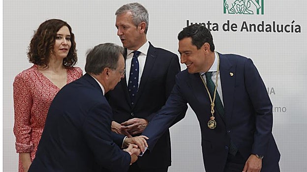 Juanma Moreno promete un Gobierno abierto y con «orgullo andaluz»