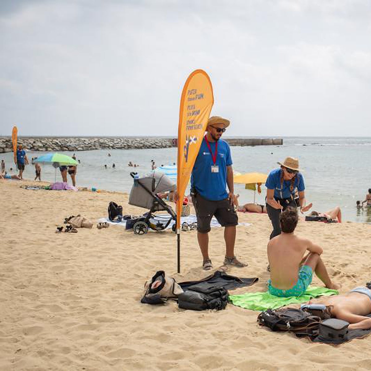 Arranca el veto al tabaco en las playas de Barcelona