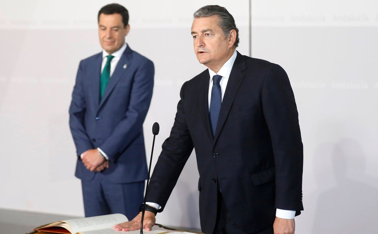 Moreno asiste al juramento de Antonio Sanz como nuevo consejero de Presidencia de la Junta de Andalucía