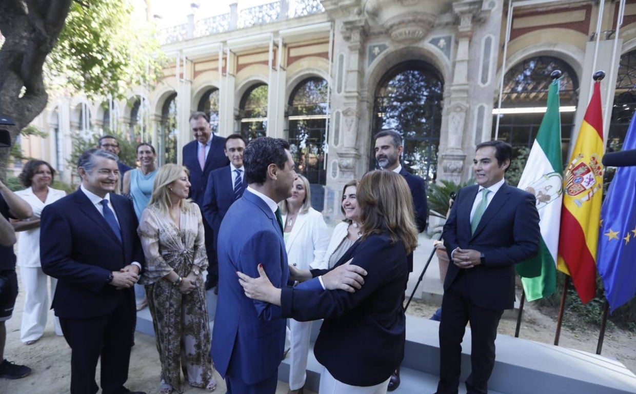 Ambiente distendido entre el presidente y los nuevos consejeros, momentos antes de su toma de posesión