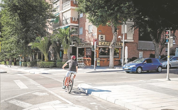 El cóctel del atropello mortal del bombero: un pique con otro coche y un punto ciego en el carril bici