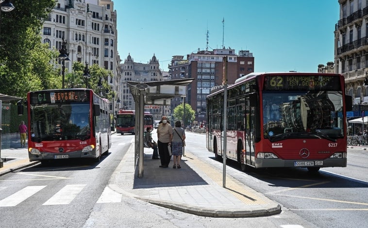 El precio de los abonos de los autobuses de la EMT de Valencia se reducirá un 30% a partir del 1 de septiembre