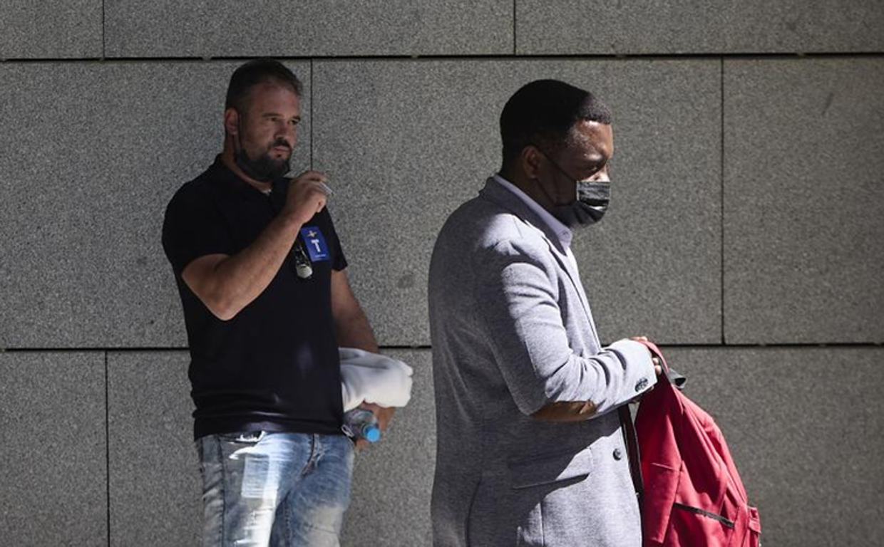 Kwesi pasa por delante de Eduardo Rial tras testificar en la Audiencia Nacional