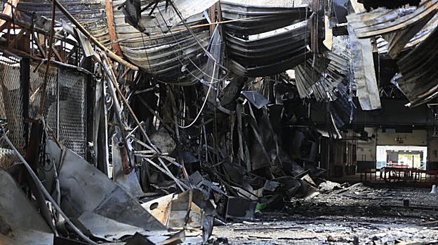 La nave totalmente destrozada por dentro