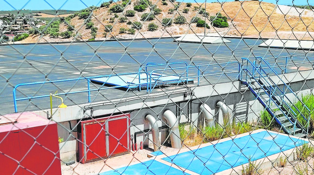 Aqualia desmiente al alcalde y afirma que es conocedor de los problemas en la red