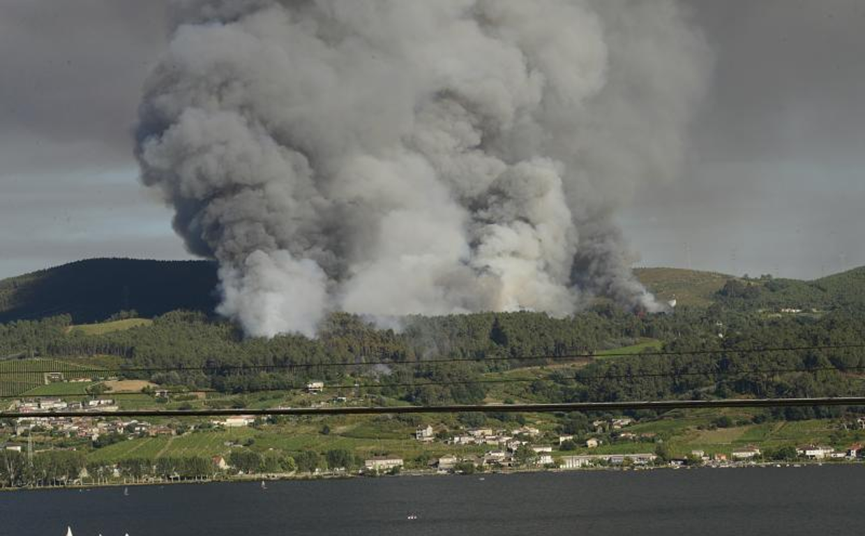 El incendio de Castrelo de Miño, el miércoles por la tarde