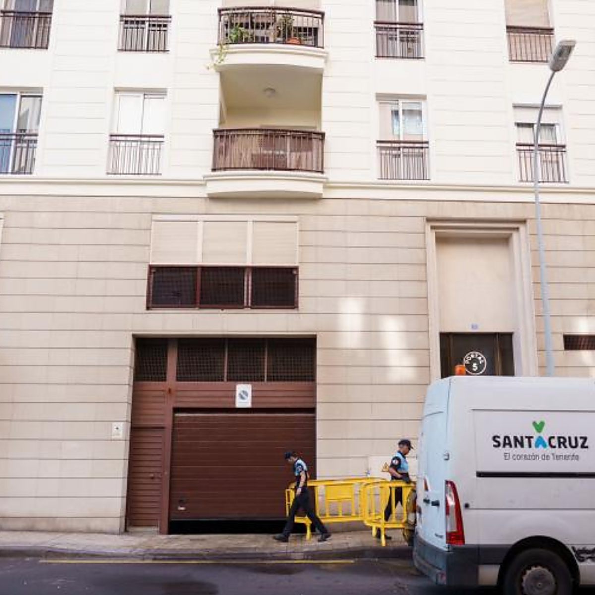 Se investiga crimen machista en Tenerife: muere una mujer de 34 años apuñalada en plena calle