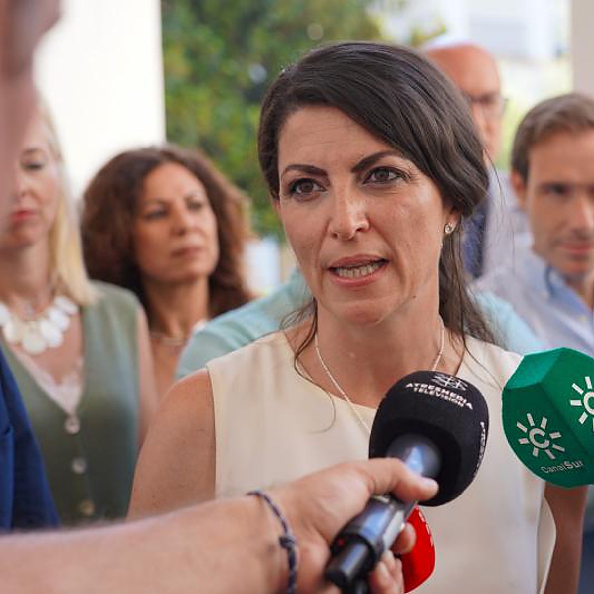 Macarena Olona deja la política por «razones médicas»