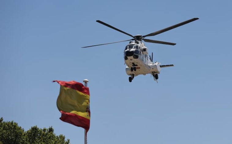 El Super Puma despega de La Moncloa hacia Torrejón justo después de que Sánchez se quitara la corbata para ahorrar