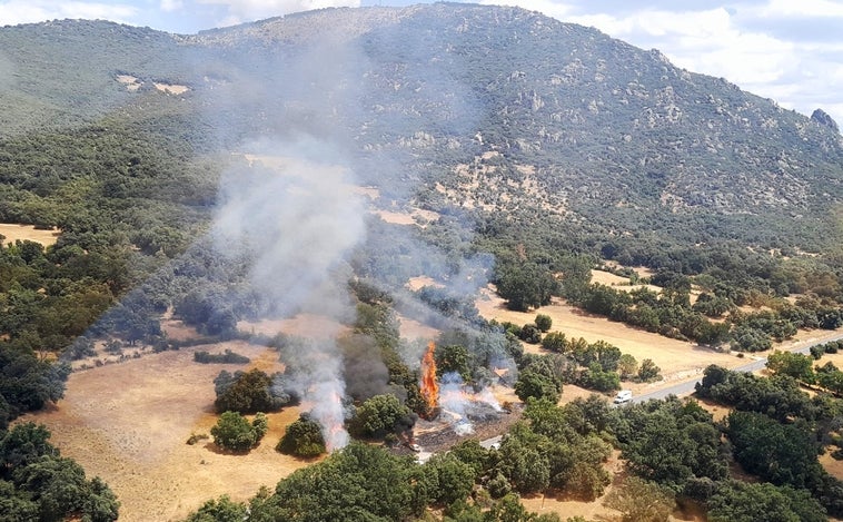 La Junta da por controlado el incendio de Los Llamos de Tormes (Ávila)