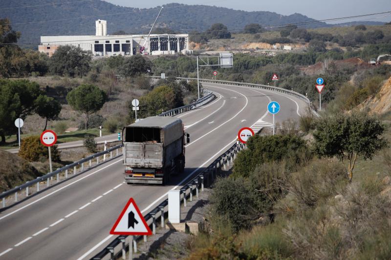 Accidente en Córdoba | Muere una persona al chocar un camión y un turismo en la N-432 en Espiel