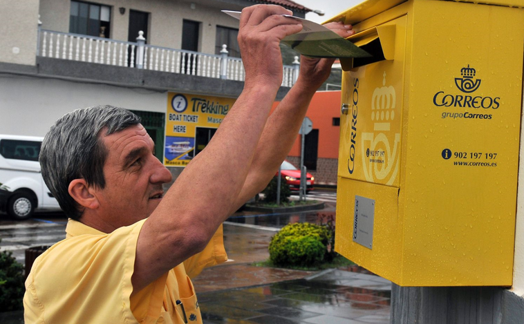 Obligan a cerrar una sede de Correos en Barcelona cuya plantilla trabajaba a más de 32 grados