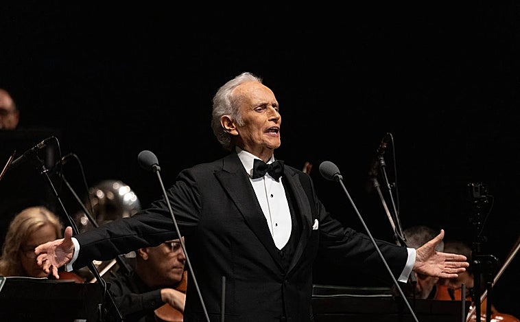 Josep Carreras recibe la Medalla de Honor del Festival de Peralada