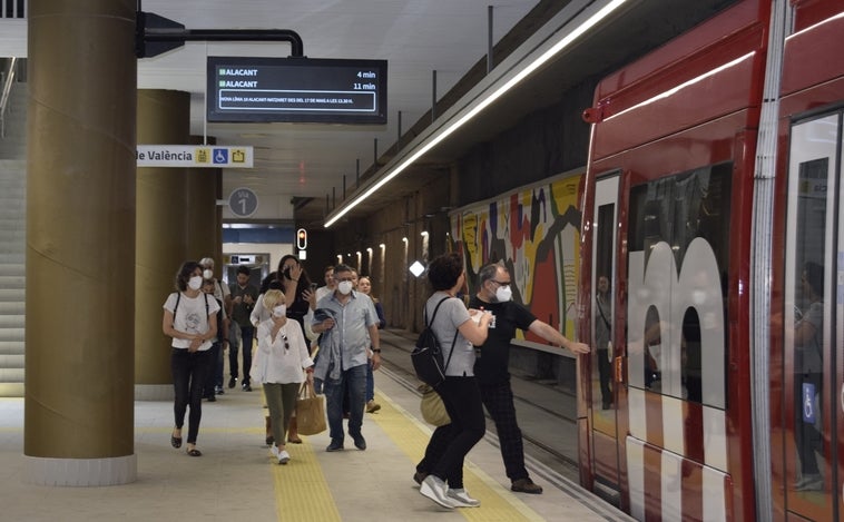 Investigan a la Generalitat Valenciana por «abandonar» de noche a una persona con discapacidad en una estación de metro