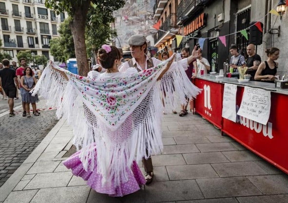 Imagen secundaria 1 - ¿Dónde queda el último castizo?: «Si lleva clavel o parpusa me conformo»