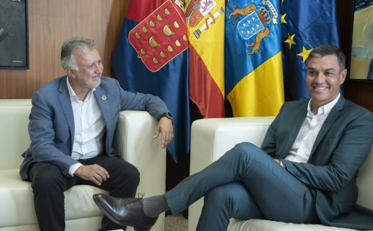 El presidente canario Ángel Víctor torres y Pedro Sánchez en Lanzarote
