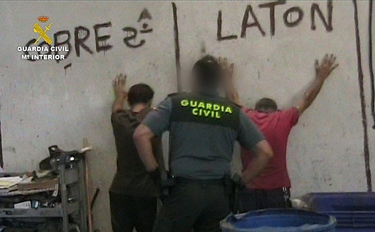 Piratas del cobre: saqueos de alto voltaje en las vías de tren