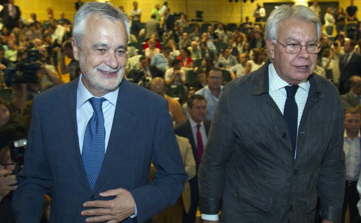 José Antonio Griñán junto a Felipe González en una imagen de archivo