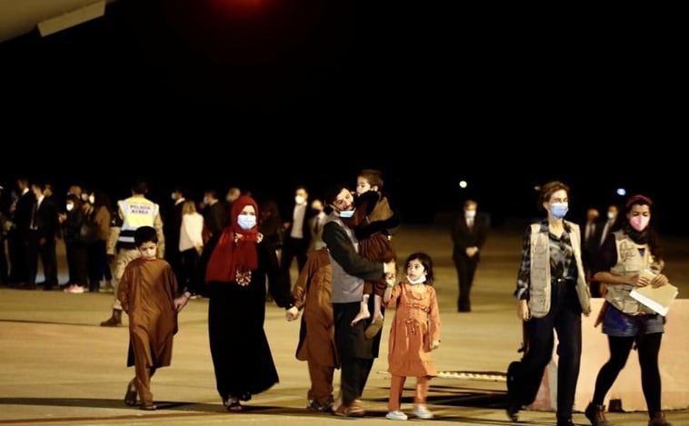 El Gobierno prepara la llegada a Madrid de un avión con refugiados afganos