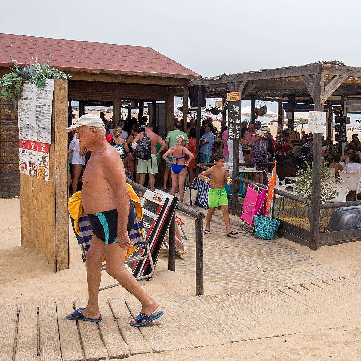 Los hosteleros de la costa advierten del «grave problema» que generará en el turismo la nueva ley del Gobierno