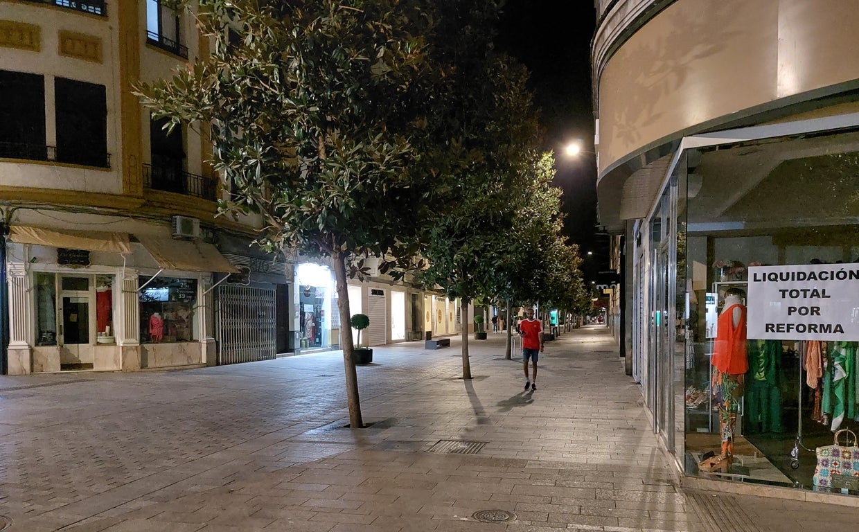 Cruz Conde, esta noche tras la hora del apagón de los escaparates