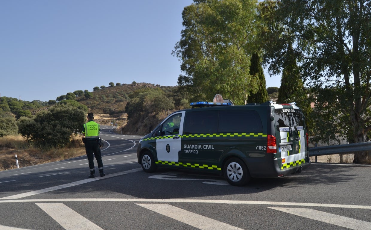 Un equipo de la Guardia Civil en la Sierra de Córdoba