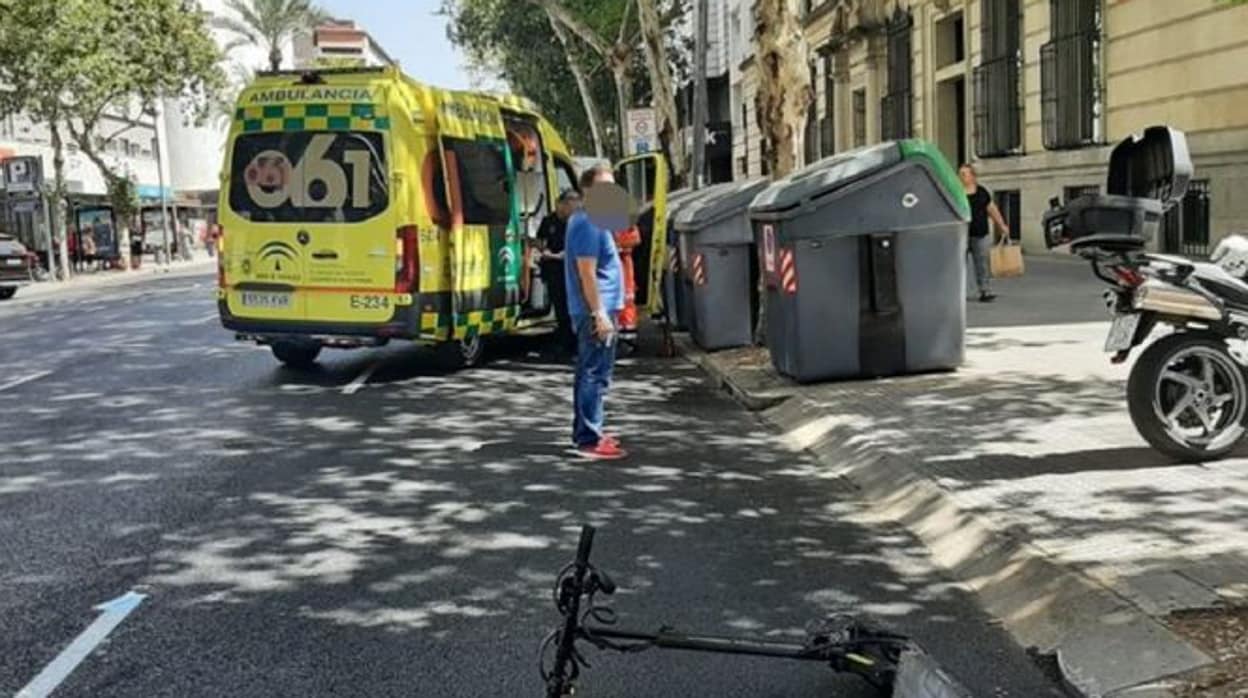 Accidente en Córdoba | Un herido en un choque entre un patinete y una moto en Ronda de los Tejares