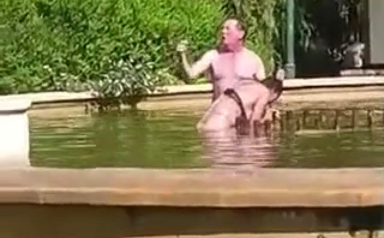 Un hombre intenta ahogar a una mujer en una fuente de Valencia