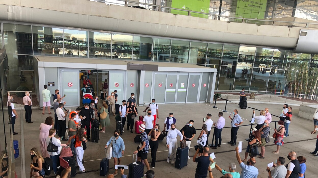 El aeropuerto de Málaga supera los dos millones de pasajeros por primera vez desde el cierre por la pandemia