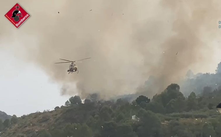 Un rayo provoca un incendio que ha arrasado ya 2.000 hectáreas en Vall d'Ebo (Alicante)