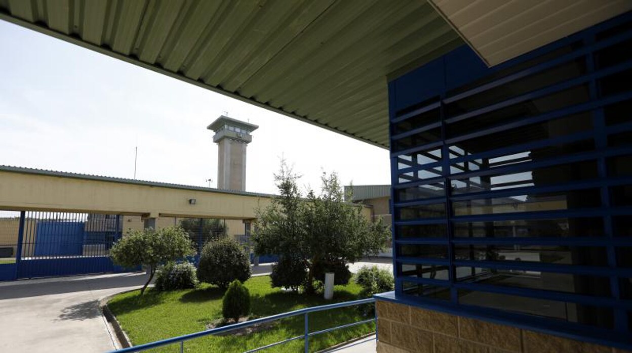 Un brote de legionella afecta a cuatro internos de la prisión de Córdoba