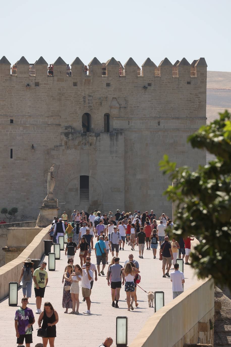 Los turistas en el último día del puente de agosto en Córdoba, en imágenes