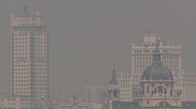 El incendio de Portugal que cubre Madrid de humo, en imágenes