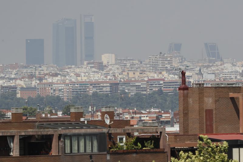 El incendio de Portugal que cubre Madrid de humo, en imágenes