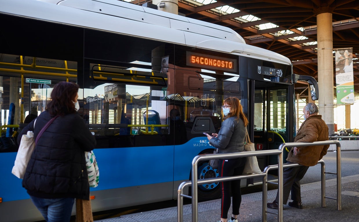 Autobús en la estación de Atocha de Madrid