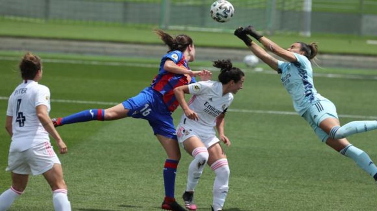 El alcalde de Mogón (Jaén) genera una gran polémica al denigrar el fútbol femenino