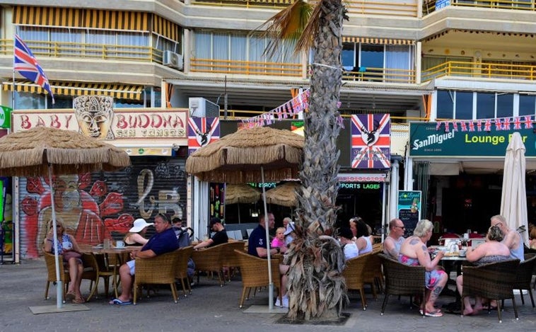 «Hay camareros que no se presentan a trabajar ni el primer día»: los hosteleros de Benidorm coinciden con el asador de Málaga