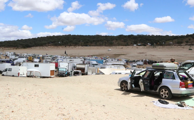 Una fiesta ilegal que no acaba: aún quedan 60 vehículos tras siete días de 'rave' en Zamora