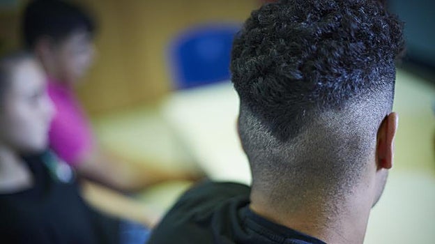 Grupo de menores infractores en un centro público